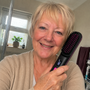 Monique, 63 ans — carré court, cheveux blancs